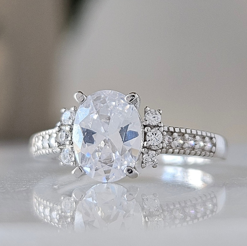 Oval Cut Classic Style Ring, 925 Sterling Silver